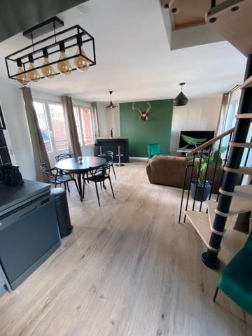 Duplex Proche Gare Vue Tour Perret Avec Parking Gratuit Apartment Amiens Bagian luar foto